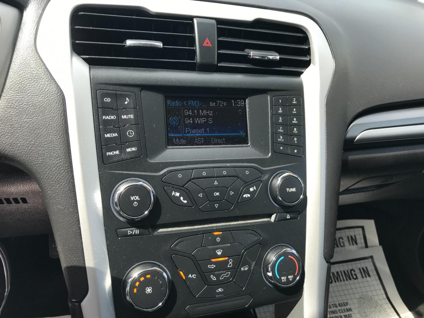 2014 White /Black Ford Fusion S (3FA6P0G74ER) with an 2.5 V4 engine, Automatic transmission, located at 577 Chester Pike, Prospect Park, PA, 19076, (610) 237-1015, 39.886154, -75.302338 - Photo#13